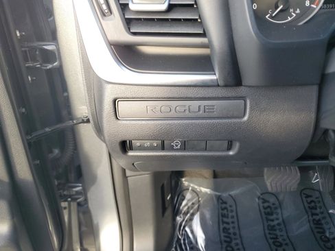 Used 2023 Nissan Rogue S image 29