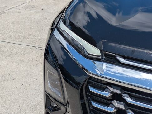 Used 2025 Chevrolet Equinox LT w/ Convenience Package II FWD image 9