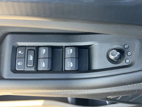 Used 2023 Jeep Grand Cherokee L Laredo image 13