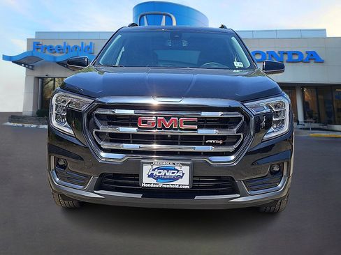 Used 2024 GMC Terrain AT4 AWD/4WD image 2