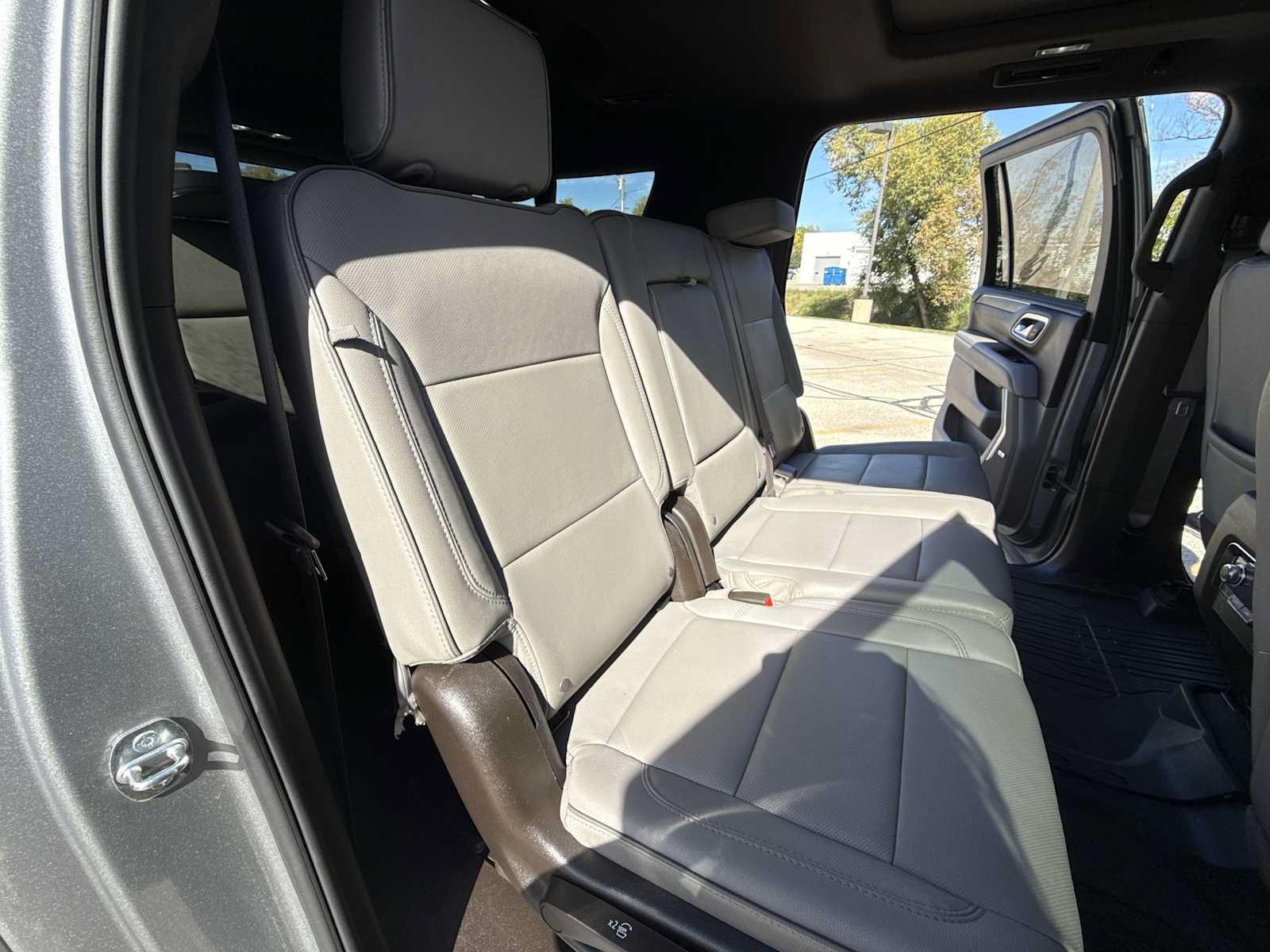 Certified 2024 GMC Yukon XL SLT w/ SLT Luxury Package AWD/4WD image 27