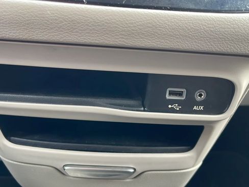 Used 2019 Chrysler Pacifica Touring Plus w/ Tire & Wheel Group image 31