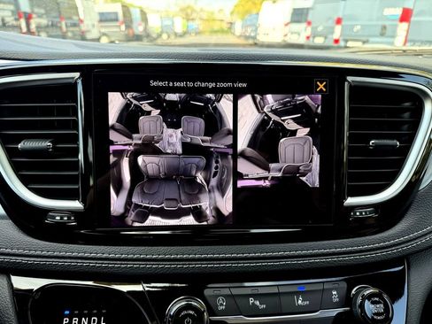 New 2026 Chrysler Pacifica Limited w/ Uconnect Theater Family Group FWD image 15