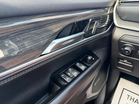 Used 2022 Jeep Wagoneer Series III AWD/4WD image 27