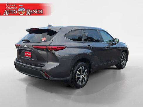 Used 2023 Toyota Highlander XLE AWD/4WD image 5