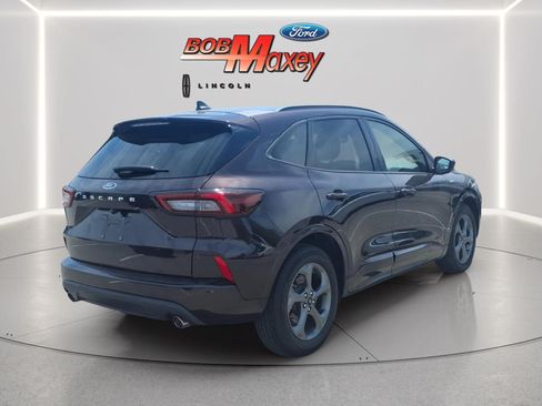 Used 2023 Ford Escape ST-Line w/ Cold Weather Package FWD image 4