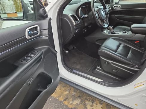 Used 2022 Jeep Grand Cherokee Limited image 18