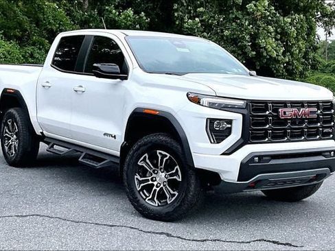 Used 2023 GMC Canyon AT4 w/ Technology Package AWD/4WD image 2
