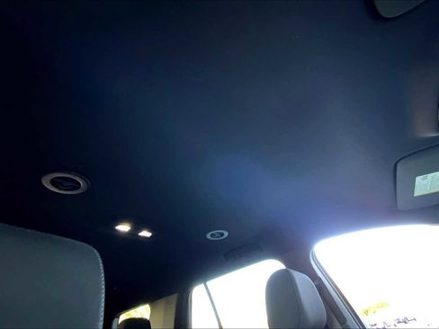 Used 2023 Chevrolet Traverse LT image 13