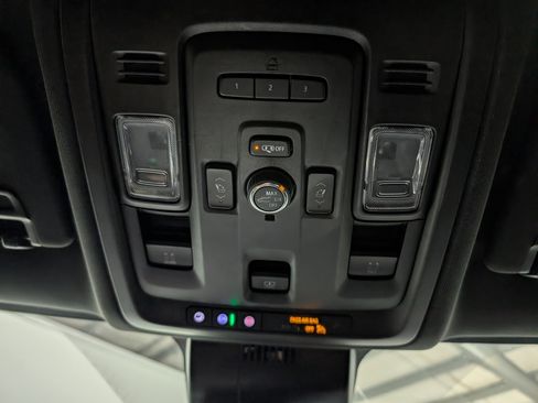 Used 2023 Chevrolet Suburban Z71 w/ Luxury Package AWD/4WD image 28