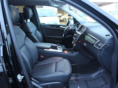 Used 2016 Mercedes-Benz GL 450 4MATIC image 23