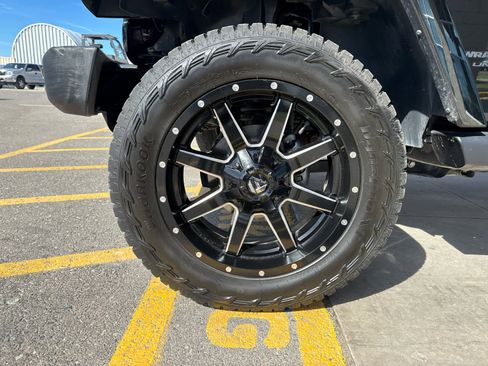 Used 2018 Jeep Wrangler Unlimited Sahara image 8