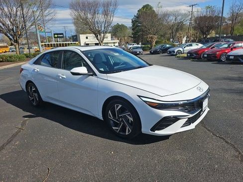Certified 2025 Hyundai Elantra Limited image 4