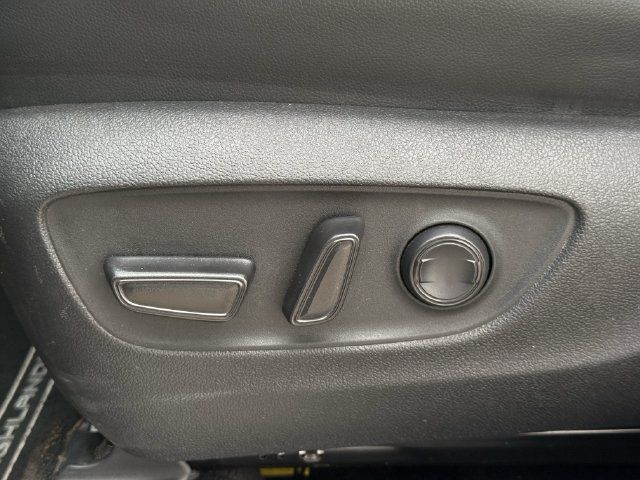 Used 2024 Toyota Highlander XSE FWD image 30