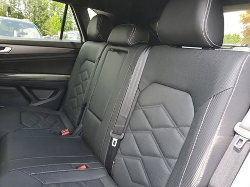Certified 2025 Volkswagen Atlas Cross Sport SE FWD image 13