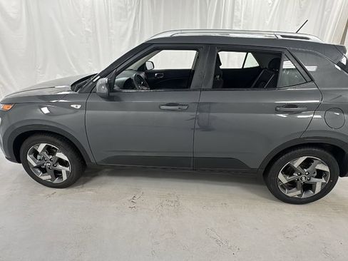 Used 2025 Hyundai Venue SEL image 6