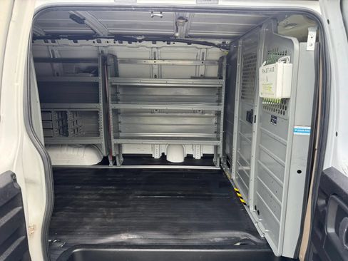Used 2018 Chevrolet Express 2500 w/ Driver Convenience Package RWD image 15