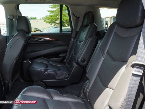 Used 2018 Cadillac Escalade Luxury AWD/4WD image 25