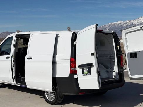 Used 2021 Mercedes-Benz Metris image 9