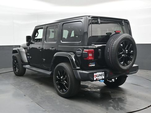 Used 2022 Jeep Wrangler Unlimited Sahara w/ Cold Weather Group AWD/4WD image 9