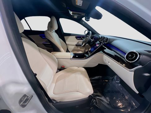 Used 2025 Mercedes-Benz C 300 Sedan image 22