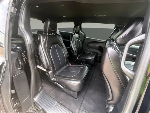 Used 2025 Chrysler Pacifica Select FWD image 28