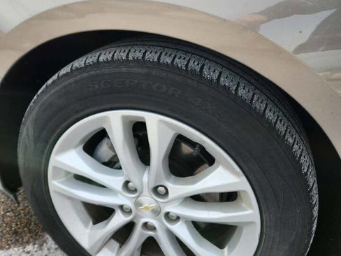 Used 2017 Chevrolet Malibu LT image 24