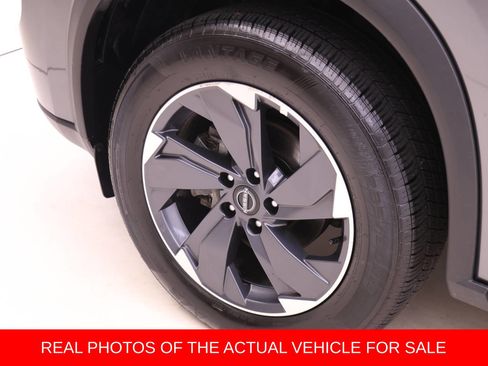 Used 2025 Nissan Rogue SV FWD image 17