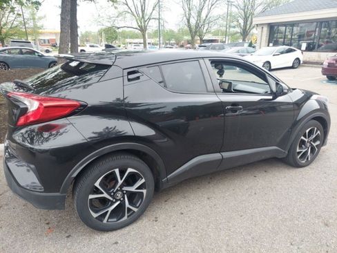 Used 2018 Toyota C-HR XLE image 6