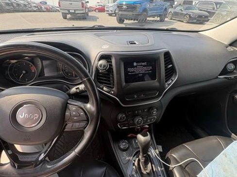 Used 2020 Jeep Cherokee Latitude Plus image 11
