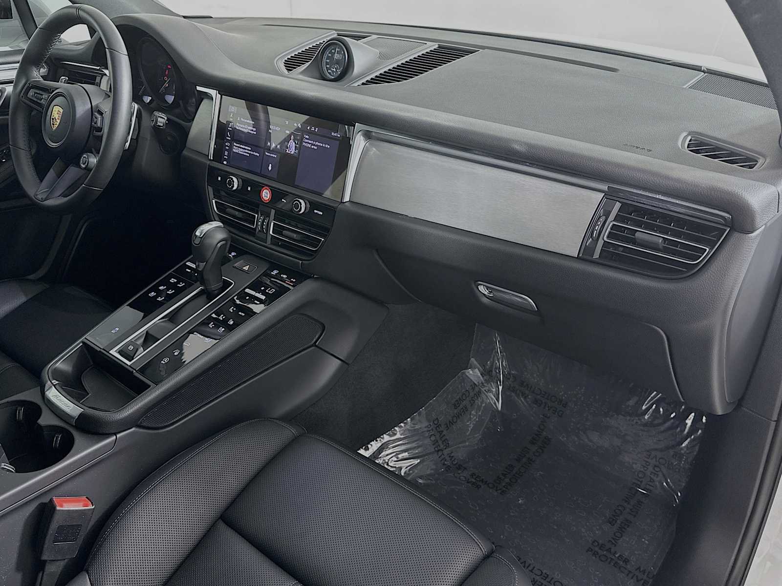 Certified 2026 Porsche Macan AWD/4WD image 30