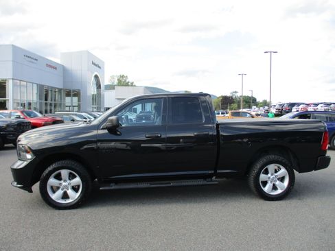 Used 2018 RAM 1500 Express w/ Black Ram 1500 Express Group AWD/4WD image 8