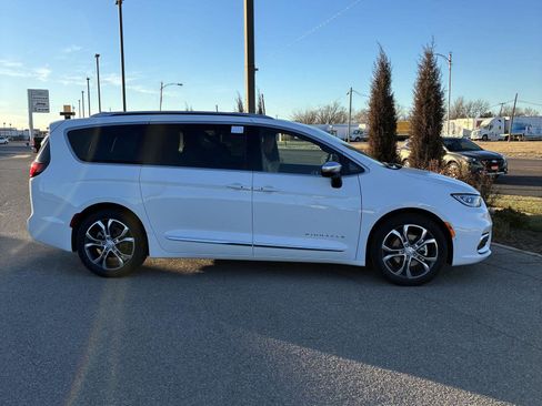 New 2026 Chrysler Pacifica Pinnacle image 16