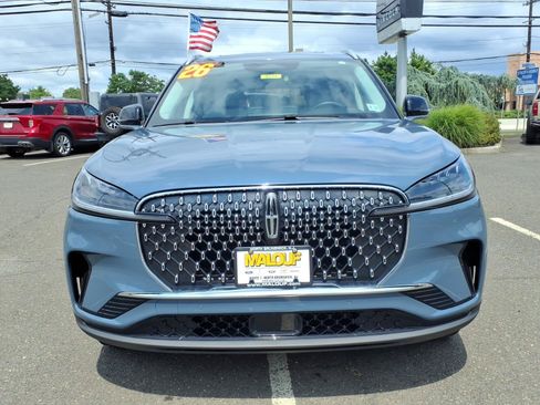 Used 2026 Lincoln Aviator AWD image 2