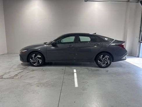 Used 2025 Hyundai Elantra Sport FWD image 10