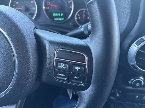Used 2015 Jeep Wrangler Unlimited Sahara w/ Connectivity Group AWD/4WD image 45