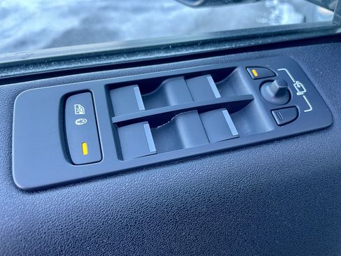 Used 2018 Land Rover Discovery Sport HSE image 11