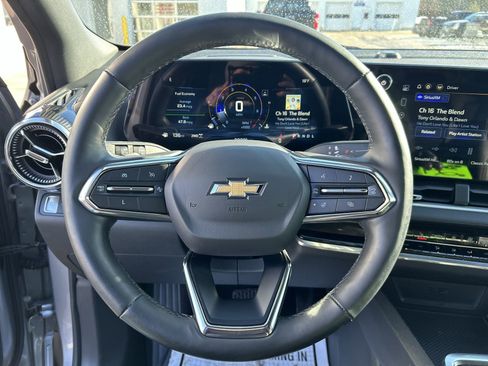 Used 2025 Chevrolet Equinox LT w/ Convenience Package II image 14