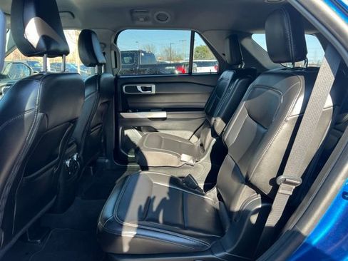 Used 2022 Ford Explorer XLT w/ Equipment Group 202A image 18