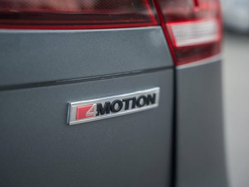 Used 2020 Volkswagen Tiguan SEL AWD/4WD image 8