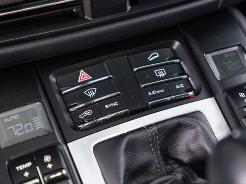 Certified 2020 Porsche Macan AWD/4WD image 26