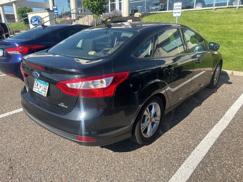 Used 2014 Ford Focus SE w/ SE Winter Package FWD image 3