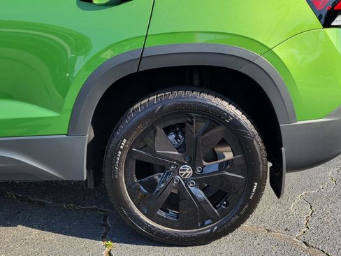 Certified 2025 Volkswagen Taos SE w/ Taos Adventure Package (SXB) FWD image 11