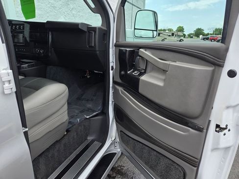 Used 2019 GMC Savana 2500 Explorer Limited SE w/ Enhanced Convenience Package image 22