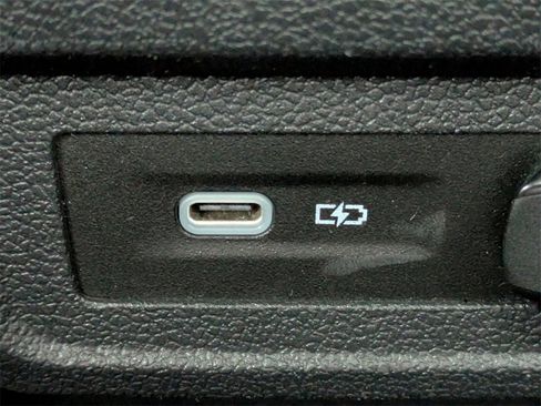 Used 2023 Volkswagen Tiguan SE R-Line image 17