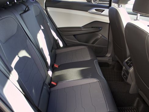 New 2025 Volkswagen Taos SE image 29