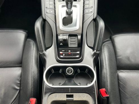 Used 2017 Porsche Cayenne Platinum Edition w/ Premium Package (PJV) image 15