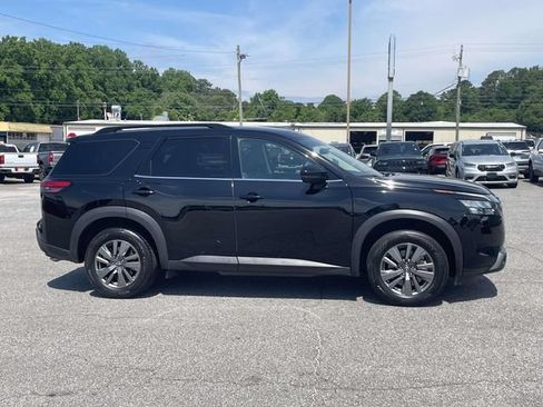 Used 2025 Nissan Pathfinder SV AWD/4WD image 2