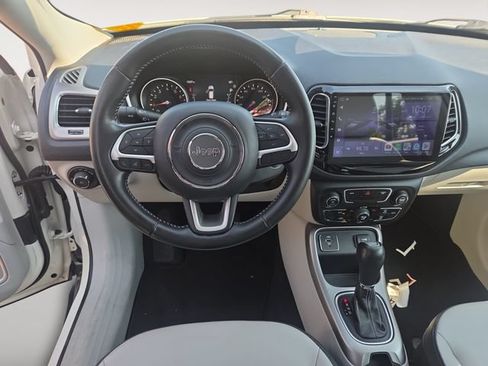 Used 2018 Jeep Compass Latitude w/ Popular Equipment Group FWD image 10