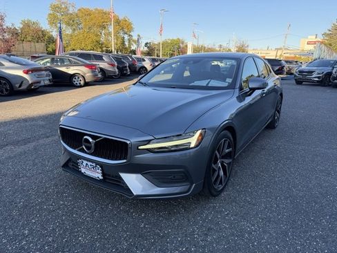 Used 2020 Volvo S60 T5 Momentum w/ Protection Package Premier image 6